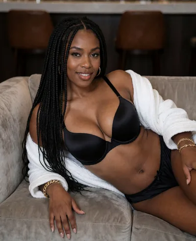 Adaeze, 29, in lingerie
