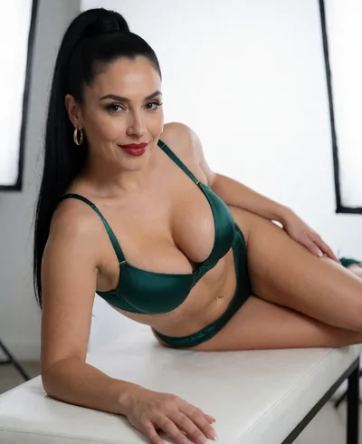Carmen, 34, in lingerie